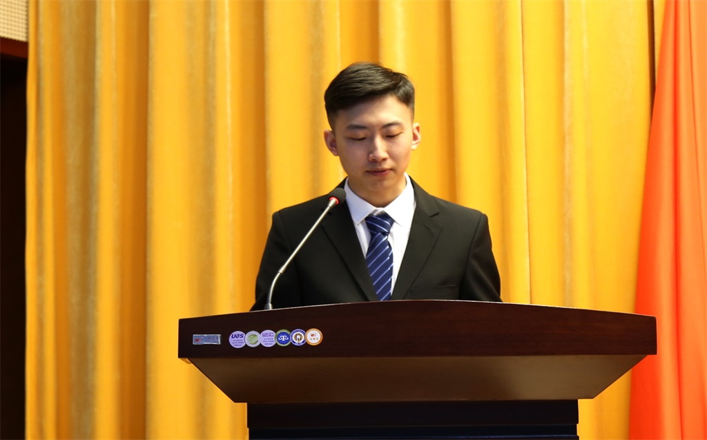 “悦读之星”代表机械工程分院季泽同学发言