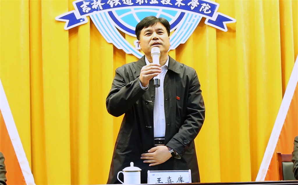 党委书记王喜库宣布读书节开幕